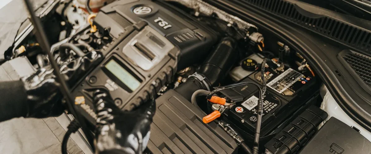 batterie de voiture dechargee le diagnostic a faire